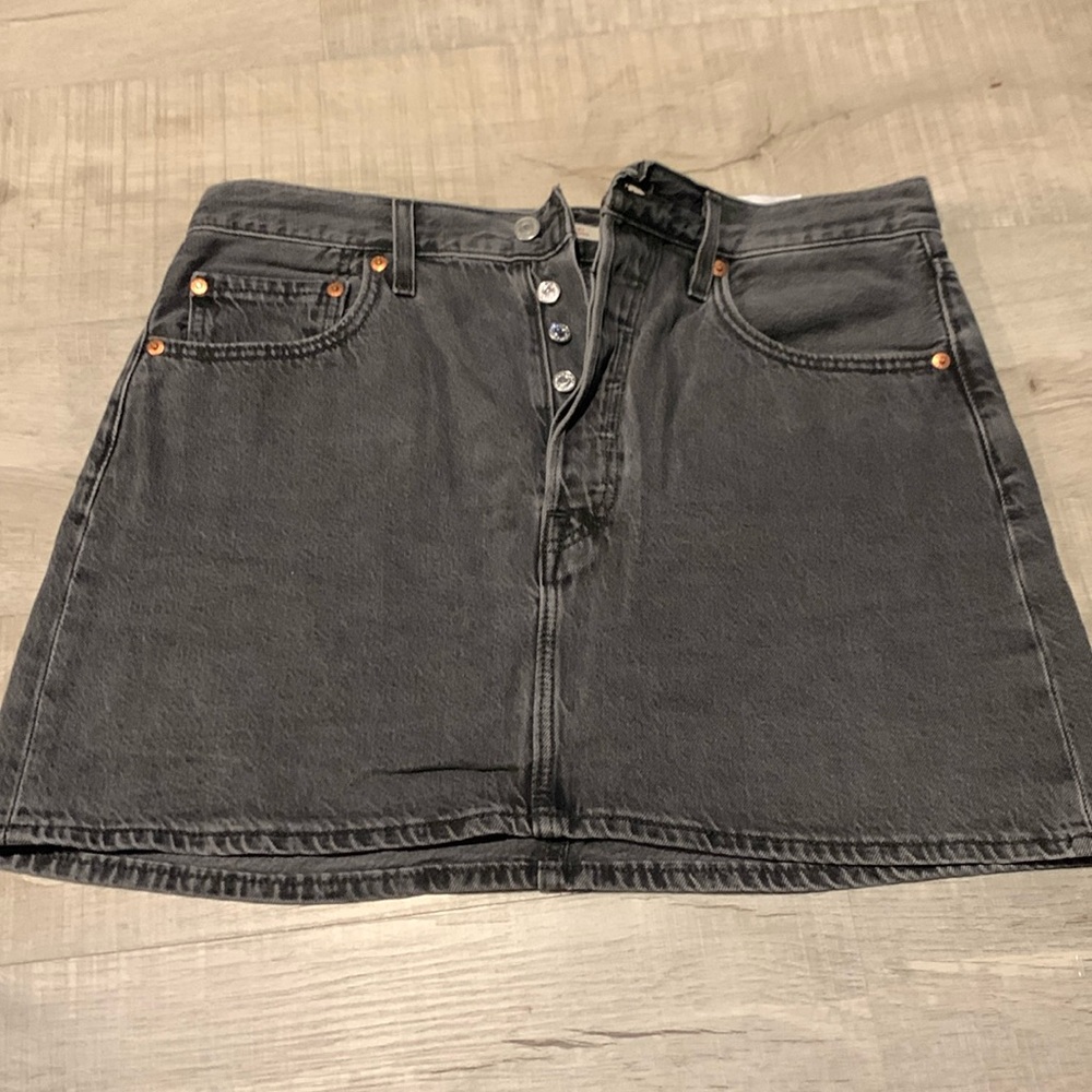 Leviβs Faded black denim skirt